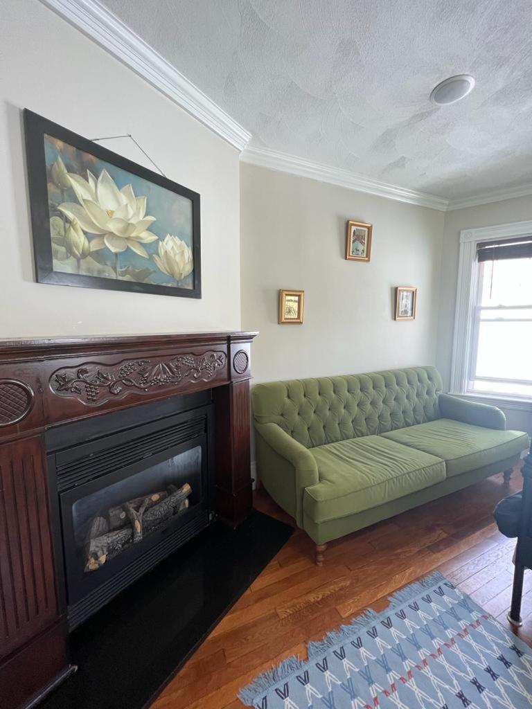 Private Room In A Grand House Boston Bagian luar foto