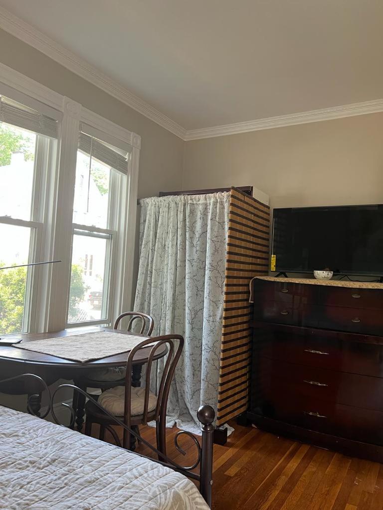 Private Room In A Grand House Boston Bagian luar foto