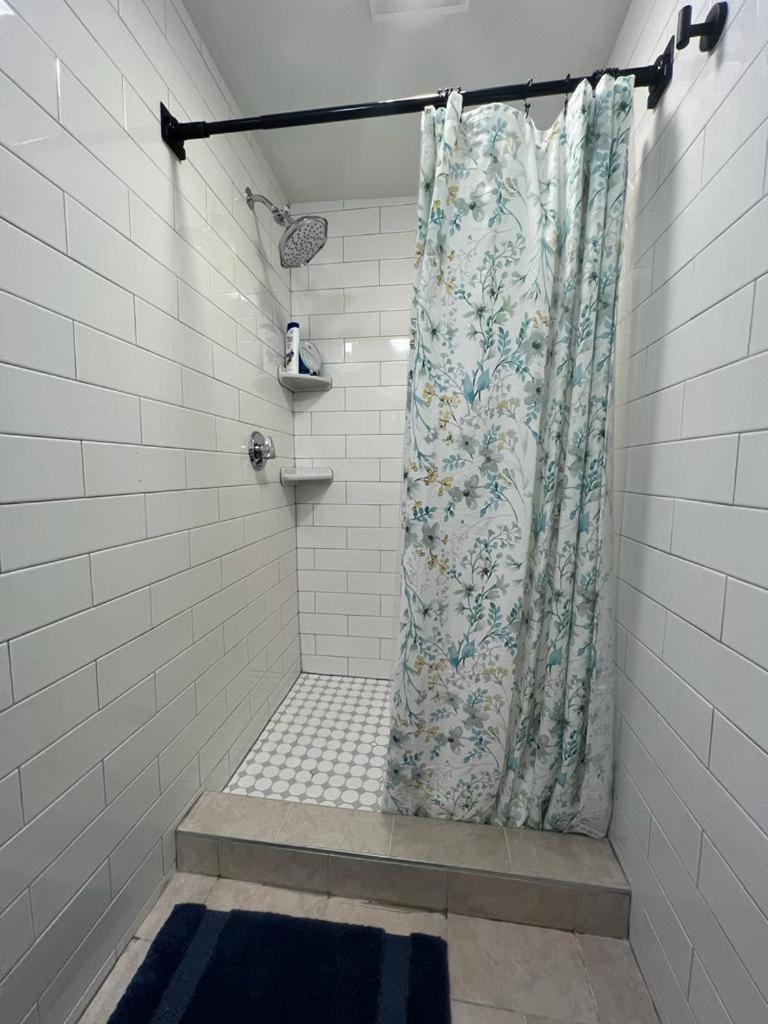 Private Room In A Grand House Boston Bagian luar foto
