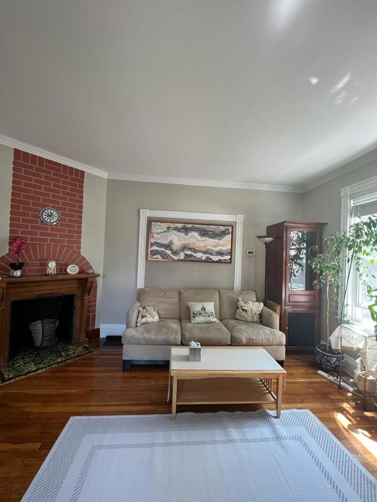 Private Room In A Grand House Boston Bagian luar foto