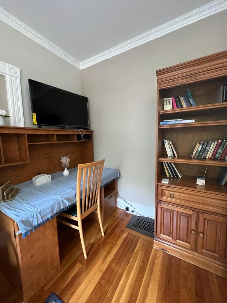 Private Room In A Grand House Boston Bagian luar foto